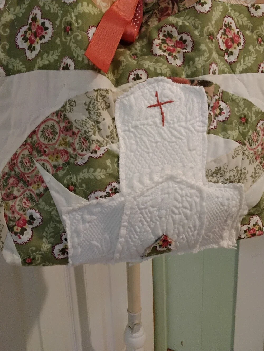 4048 Large Handcrafted Church Applique Quilt Floral Tote Bag with Coral Accent